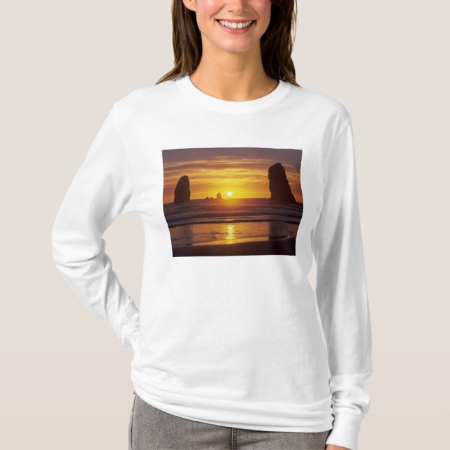 ELLER, Oregon-kusten, Cannon Beach, havsstackar kl T-shirt (Framsida)