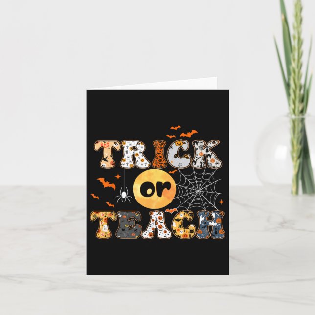 Eller Teach Groovy Teacher Halloween Retro Blommig Kort (Framsida)