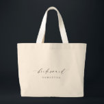 Ellesmere Minimalist Bröllop Bridesmaid Jumbo Tygkasse<br><div class="desc">Välkomna din Bridesmaid med en personlig-gåva. Bröllop välkomstpåsen i bruden har en minimalistisk utformning med ett skript med kalligrafi. Anpassa varje väska med ditt brudgumms namn. Skriptrubriken är en bild som inte kan redigeras. Om du vill göra en mer avancerad anpassning av den här designen väljer du bara knappen "Anpassa...</div>