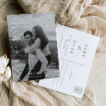 Ellesmere Modern Minimalist Photo Save Date Vykort<br><div class="desc">Ellesmere Bröllop spara datum-kortet har en modern minimalistisk design med ett handskrivet skript på vit bakgrund för ett rent och enkelt utseende. Skriptrubrikerna är en bild som inte kan redigeras. All annan text är helt redigerbar. Om du vill göra en mer avancerad anpassning av den här designen väljer du bara...</div>