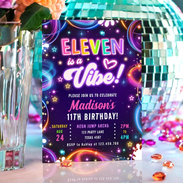 Elva är en Vibe 11 Retro Neon Glow Girl Birthday Inbjudningar (Skapare uppladdad)
