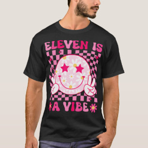 Elva är en vibe Groovy Birthday T Shirt