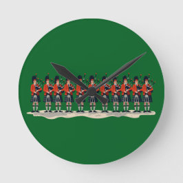 Elva Piper de trogna apostles utskuren 2 Rund Klocka