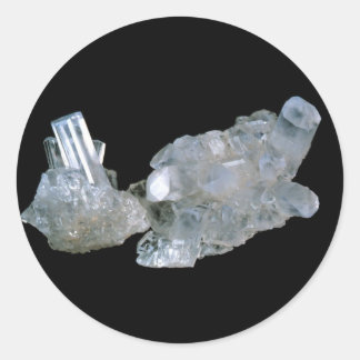 em - anpassad runt klistermärke