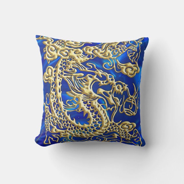 Embossed Guld Dragon on BlueSatin Print Kudde (Framsida)