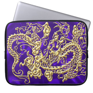 Embossed Guld Dragon on Lila Satin Print Print Laptop Sleeve