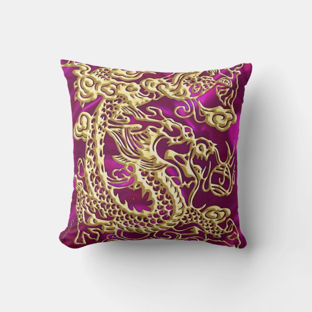 Embossed Guld Dragon on Magenta Satin Print Kudde (Framsida)
