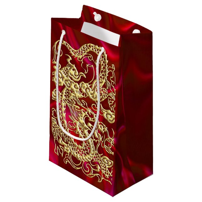 Embossed Guld Dragon on Red Satin Print (Framsidan Vinklad)