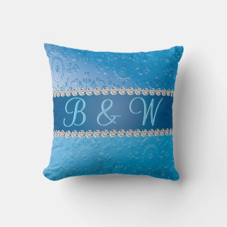 Embossed Monogram Blue Flower Kudde