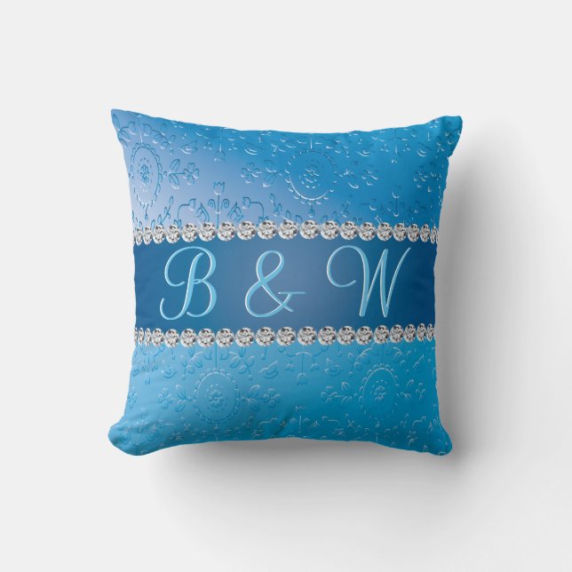 Embossed Monogram Blue Flower Kudde (Framsida)