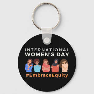Embrace Equity Internationell Women's Day 2023 Nyckelring