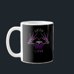 Embrace Goth Skeleton Heart Kaffemugg<br><div class="desc">En omfamnad godskelhjärtupplaga. Mörk,  känslomässiga och snyggt.</div>