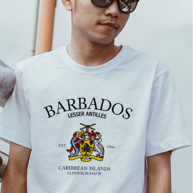 Embrace Island Pride med Barbados Flagga T-Shirt (Skapare uppladdad)