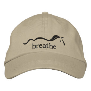 Embroderat Hat med häst och ord andas Broderad Keps
