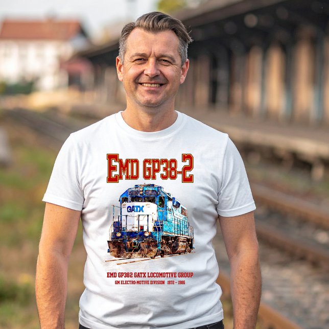 EMD GP38-2 Diesel Locomotive GATX blå och vit T Shirt (EMD GP38-2 Diesel Locomotive GATX blue and white. Mens Basic T-Shirt)
