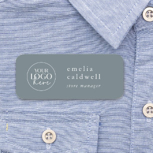 EMELIA Dusty Blue Company Logotyp Employee Magneti Namnbricka