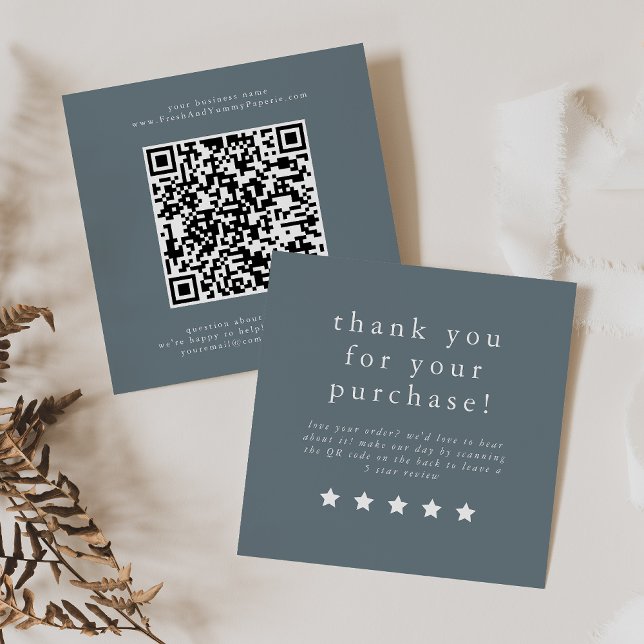 EMELIA Minimalistisk enkel Dusty Blue Lämna A Revi Fyrkantigt Visitkort (EMELIA Minimalist Simple Dusty Blue Leave A Review Square Business Card)