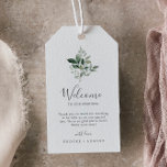 Emerald Greenery Bröllop Välkommen Presentetikett<br><div class="desc">De här märkrna för att välkomna en för en boho bröllop är perfekt för dessa framväxande gröna i bröllop. Den eleganterna, men ändå strålande utformningen har moody mörk grönt löv för vattenfärg och eukalyptus med en modern bohemisk skogskänsla. Anpassa märkrna till platsen för bröllop, ett välkomstmeddelande från kort, namn och...</div>