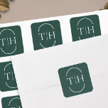 Emerald Grönt Bröllop Monogram i Oval Ram Fyrkantigt Klistermärke<br><div class="desc">Monogrammade bröllopsmärken med brud och groom initialer och dekorativ avskiljare med en delad uppblåsningsformad oval ram. Elegant och enkel att koordinera med många bröllop-sviter och en matchning av perfekten för min samling i Bröllop Färg, som innehåller inbjudningar, papper och händelsedarens dag. Om du vill ha olika färg eller ytterligare mallar...</div>