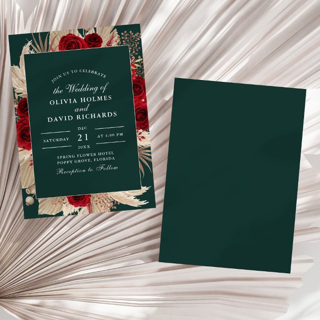 Emerald Grönt Burgundy Ro bröllopsinbjudan Inbjudningar (Emerald Green Burgundy Roses Wedding Invitation on a sunny white dry palm leaf.)