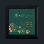 Emerald Grönt Guld Blommigt Bröllop Tack Gift Minnesask<br><div class="desc">Tack för att du har presentboxen Classy Emerald Grönt Guld Blommigt Foliage Bröllop har guldfärgad blommigt/bladverk mönster mot tidlös framväxande grönt. ♥ Visa samlingen på den här sidan för att hitta matchande produkter. ♥ Anpassa den med texten med hjälp av fälten Mallar. ♥ Om du vill ändra teckensnittet stil, färg...</div>