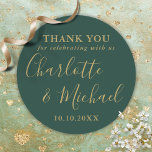 Emerald Grönt och Guld Wedding Favor Tack Runt Klistermärke<br><div class="desc">Emerald grönt och guld namnteckning bröllopsförmån tack för det klassiska runda klistermärket som namnteckning stil namn. Designad av Thisisnotme©</div>
