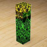 EMERALD GRÖNT RIBBON,BLACK GULD ART NOUVEAU DAMASK VINLÅDA<br><div class="desc">Elegant guld-gultens presentlåda med pulserande 3D-framväxande gemstone,  klasser,  unika Art nouveau-damm,  lätt anpassade med din text för bröllop vin,  nuptial gåva,  söt 16 , babyduschar,  möhippor,  quinceanera-födelsedagsfester,  Bat mitzvah,  romantiska förlovning duschar,  jul,  helgdag,  kontor,  familjeåterförening,  nytt års kväll,  årsjubier, fester, fester, fester Skola firande eller vad du vill!</div>