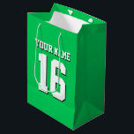 Emerald Grönt Sports Jersey Team Jersey<br><div class="desc">Emerald Grönt Team Jersey/Sports Jersey/Football Jersey Anpassa detta med ditt eget namn eller team namn och ett nummer. Du kan ändra textens storleka placering, färg och placering om du behöver göra ändringar, ta bort textskuggan, lägga till egen text och/eller bilder för att skapa din egen unika design med mera. FantabulousSports/Fantabulous...</div>