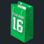 Emerald Grönt Sports Jersey Team Jersey<br><div class="desc">Emerald Grönt Team Jersey/Sports Jersey/Football Jersey Anpassa detta med ditt eget namn eller team namn och ett nummer. Du kan ändra textens storleka placering, färg och placering om du behöver göra ändringar, ta bort textskuggan, lägga till egen text och/eller bilder för att skapa din egen unika design med mera. FantabulousSports/Fantabulous...</div>