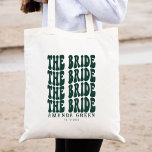 Emerald Grönt Trendig Boho Retro Personlig Bride Tygkasse<br><div class="desc">Det här trendiget från grönten, en matta, en groovy personlig-brud-väska är perfekt för bruden att vara på väg till hennes strandbröllop! Den här väskan är personlig med dina unika bröllop-detaljer, skapar den som en speciell och unik gåva. Den här sortens groovi-design kommer att ge lite sofistikering till vilket badbröllop som...</div>
