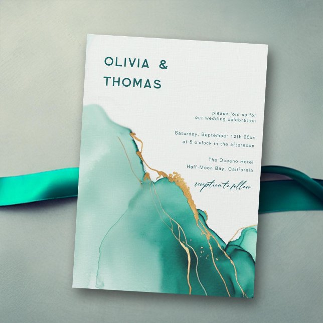 Emerald Guld Modern Romantic Boho Beach Wedding Inbjudningar (emerald green gold modern wedding invitation romantic beach waves elegant bohemian chic luxury boho)