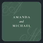 Emerald Modern Kant Elegant Monogram Bröllop Fyrkantigt Klistermärke<br><div class="desc">Den här unika dekordekutformningen är en enkel modern minimalistisk utformning med elegant kant och har vackra kalligrafiskript som monogram av bruden och trippen på alternativa hörn. Namnen från bruden och brudgummen är centrerad med ett rent klassiskt utseende på en framväxande grönt med elfenbenstext. Ersätt exempeltexten med din information. Du kan...</div>