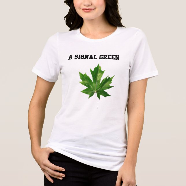 Emerald Stillness green leaf, maple leaf, T Shirt (Framsida)