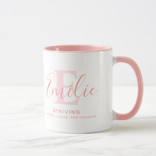 Emilie namn-texten och monogramtexten mjuk rosa mugg