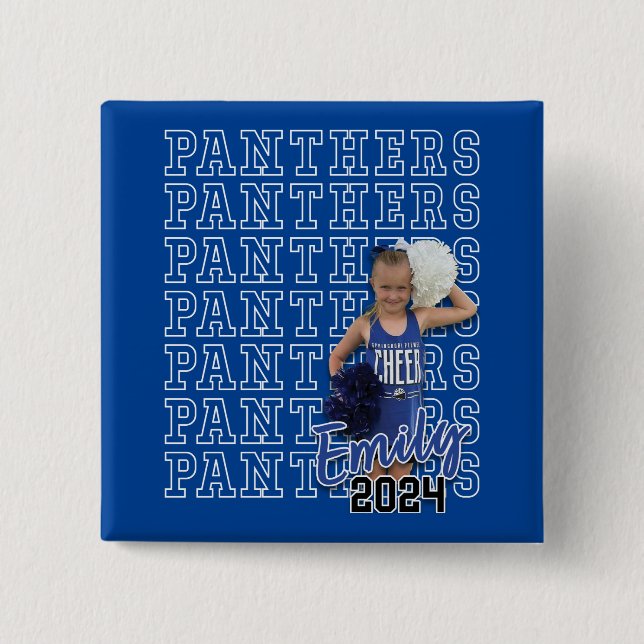 Emily Cheer 2024 - 2-tums knappnål Knapp (Framsida)