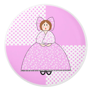 Emily Doll med Rosa Polka-punktbakgrund Knopp
