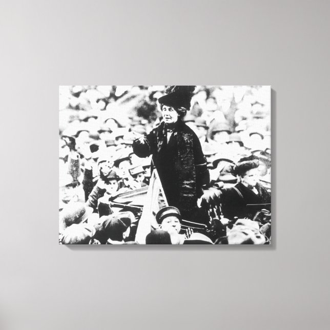 Emmeline Pankhurst talade inför en folkgrupp Canvastryck (Framsida)