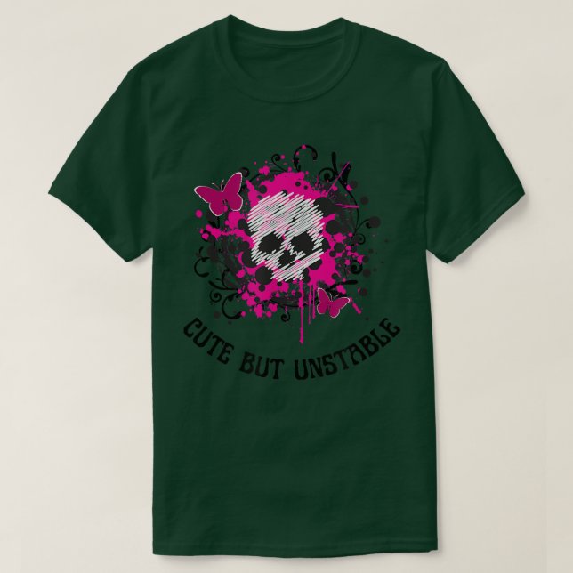 Emo och Goth Funny Cute men instabil Rosa Butterfl T Shirt (Design framsida)