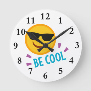Emoji är kall rund klocka