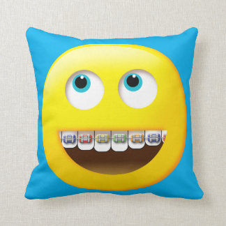 Emoji med Braces Pillow Kudde
