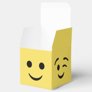 EMOJI-partyfavören boxas Presentaskar