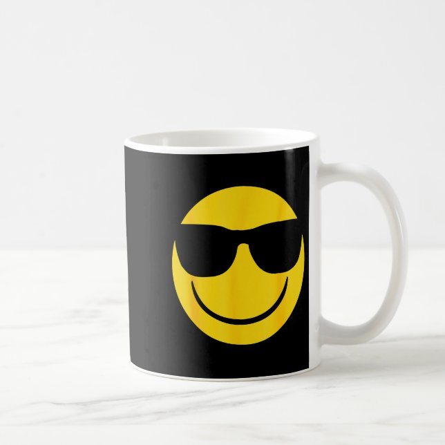 Emoji Retro Sungles Yellow Smile Face  Kaffemugg (Höger)