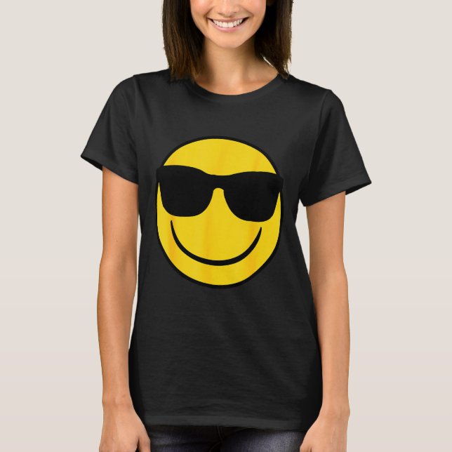 Emoji Retro Sungles Yellow Smile Face  T Shirt (Framsida)