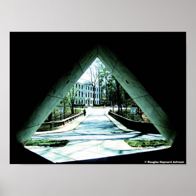 Emory Pyramid Poster (Framsidan)