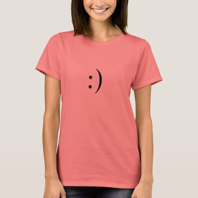 Emoticon Smile { :) } Tee Shirt (Framsida)