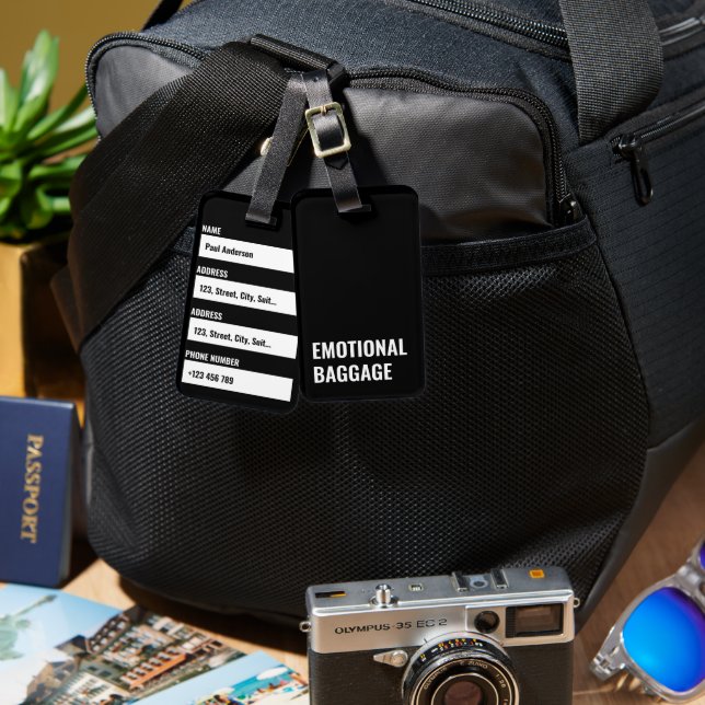 Emotional Baggage Sarkastic Funny Satt Bagagebricka (Fram & Baksida)