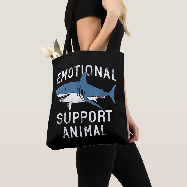 Emotional Support Animal Funny Scary Shark Pun Hum Tygkasse (Närbild)