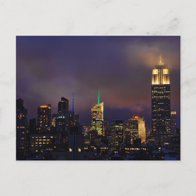 Emp St Bldg-glöd i moln och dimma Vykort (Framsida)