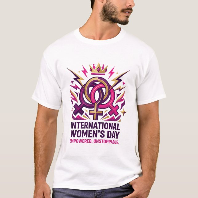 Empowered Unstoppable Kvinnodagsdesign T Shirt (Framsida)