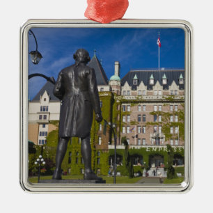 Empress Hotel och staty av kapten James Cook, Julgransprydnad Metall